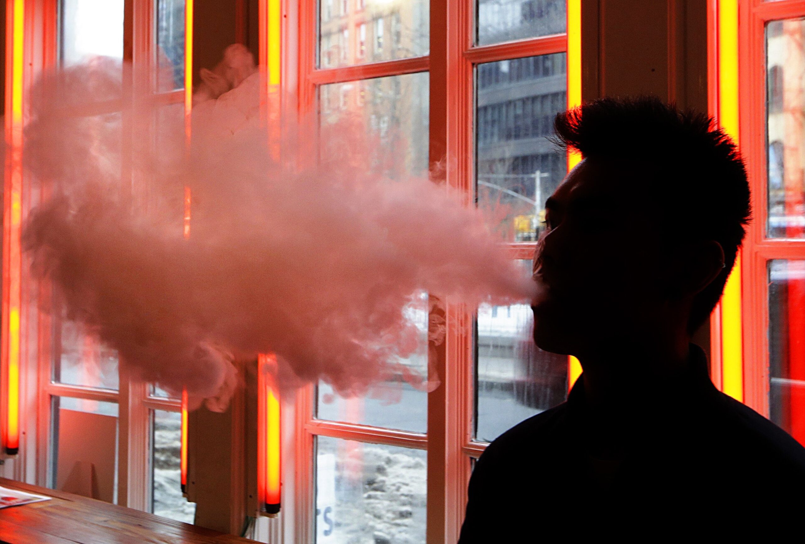 Death toll from mysterious vaping-related illnesses rises