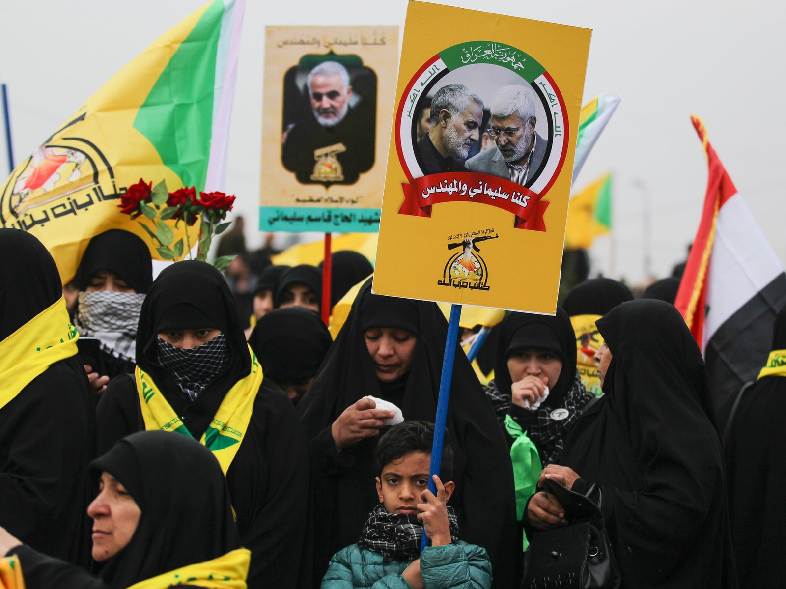 Qasem Soleimani: Thousands mourn assassinated Iranian general